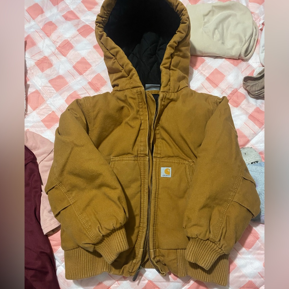 Carhartt Brown Puffer Jacket with Durable Fabric and Adjustable Collar